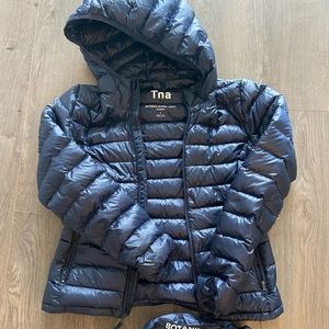 Aritzia Tna Boatanie Super Light Navy Packable Hooded Puffer Size Small